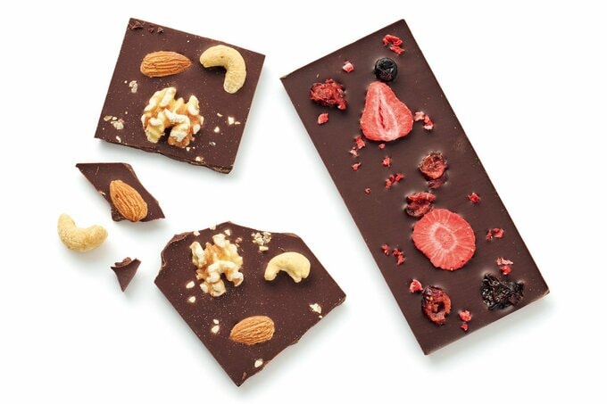 トッピングがたくさんの板チョコ(Cacao 72% Bean to Bar Chocolate Tablet各 ¥1680~(choco rico))