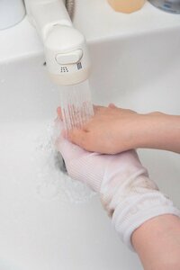 汚れを落としてからペーストを塗り込む