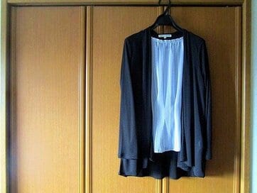 60代すっきり暮らし、「1泊旅」に持っていく服。カーディガンやスカーフが便利