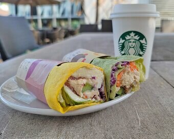スタバの「サラダラップ」が改めてすごい！カロリー200kcal台でタンパク質たっぷり