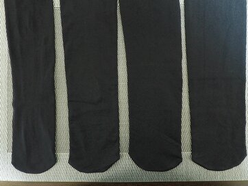 30、60、80、110デニールの「黒タイツ」を履き比べ。暖かさと細見えのバランスがいいのは…