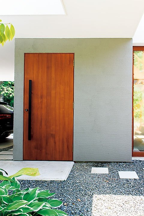 シンプルなデザインの玄関回り