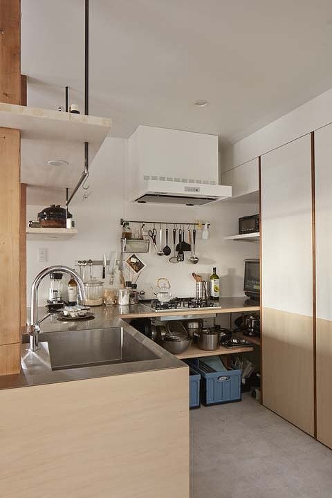 オープン収納のキッチン