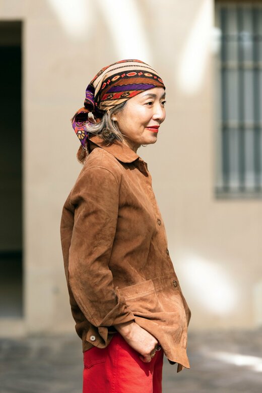 首や頭に巻いたり、風呂敷代わりにしたり…長年愛するスカーフをご紹介