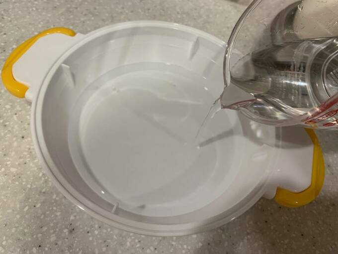 内側の線まで水を入れる