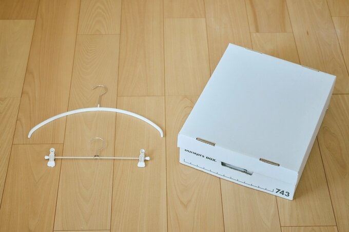 ハンガーとバンカーズボックス