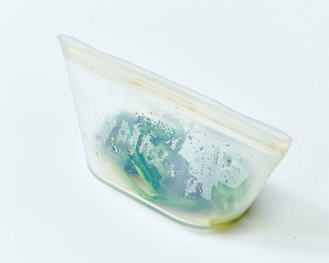 シリコン袋にホウレンソウ