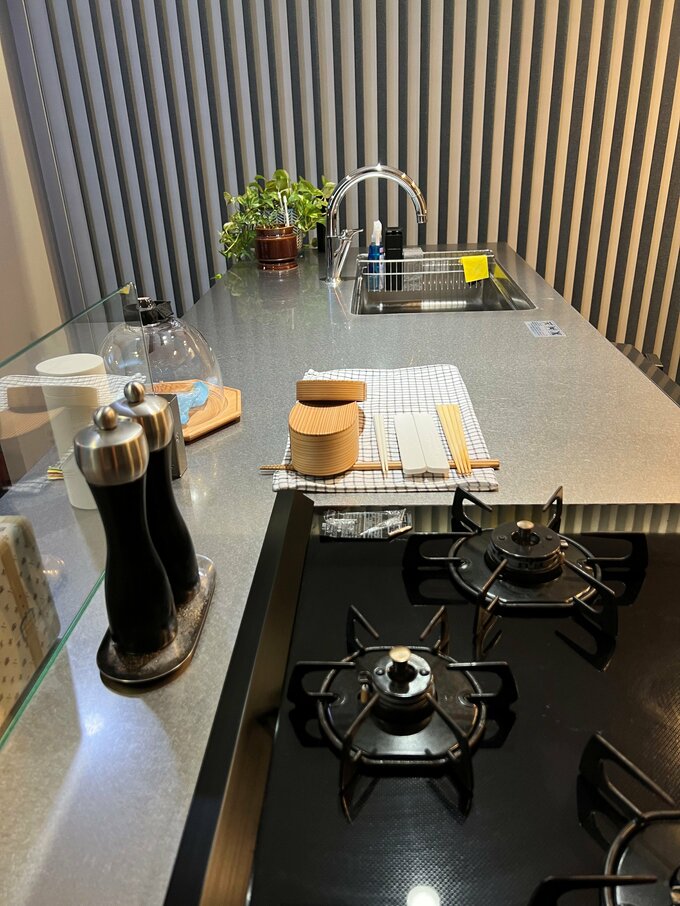 朝使うお弁当箱だけ準備されたキッチン