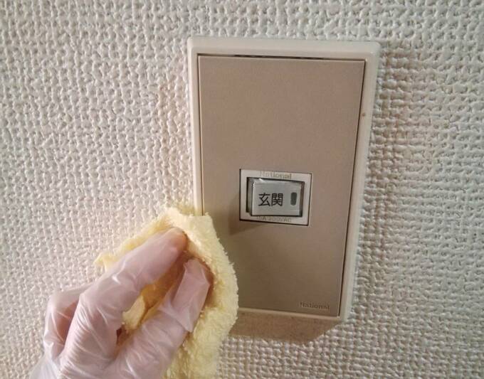 電気のスイッチを消毒
