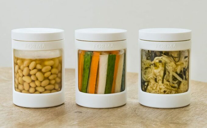 透明な保存容器3つ