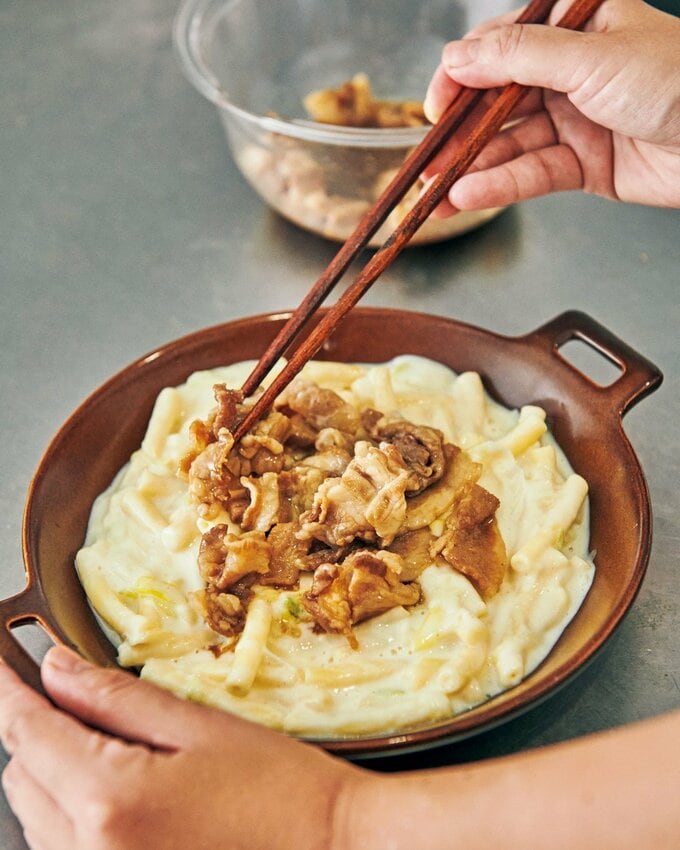 マカロニグラタンにお肉