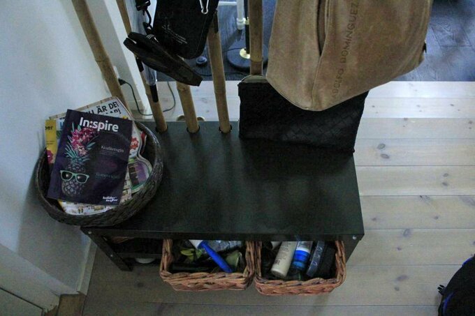 ごちゃつきがちな玄関は取りやすさも考えて