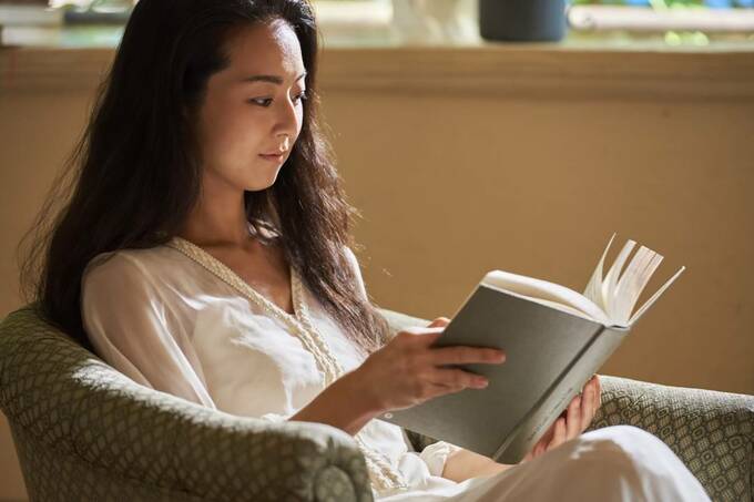 読書をする女性