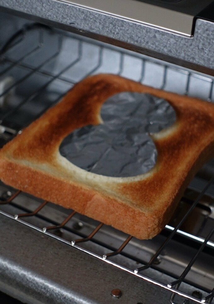 ③        焼けたら、アルミホイルをはずす。