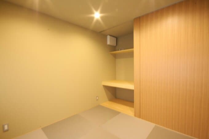 部屋の内部