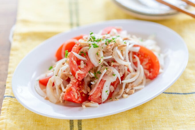 新タマネギとトマトのマリネ