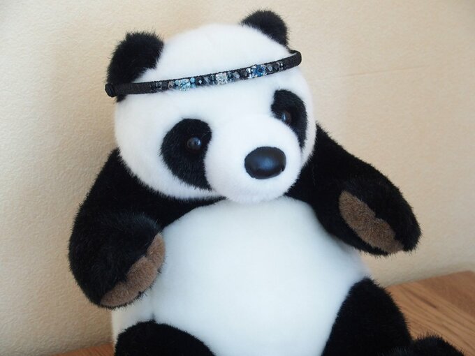 パンダのヌイグルミにカチューシャ
