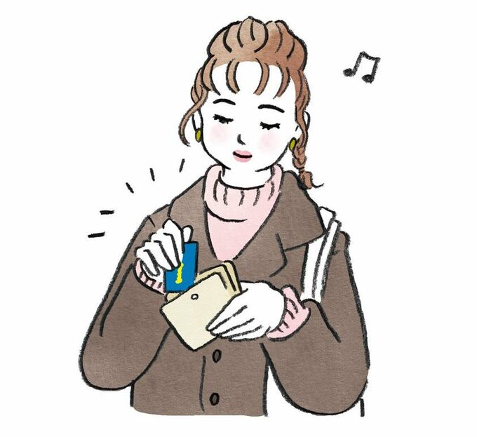 カードを財布にしまう女性