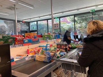 日本と違う、スペインの「スーパー」の特徴。野菜や果物の量り売りからパンのカットサービスまで