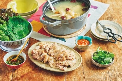 コウケンテツさんの“包んで食べる”「サムゲタン」。手間をかけずにじっくり煮込む