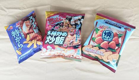 おなじみの冷凍チャーハンやから揚げがスナック菓子に。再現度は？