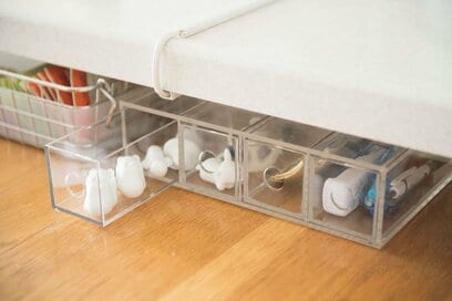 小物収納は「無印良品」にお任せ！メガネ用のアクリルケースが箸置き入れに!?