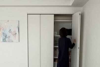 家がキレイな人の「置きっぱなし」を防ぐ小さな習慣。家族が片付けてくれない問題も解決