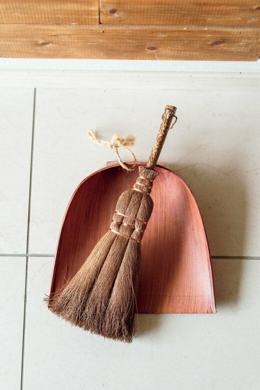 わっぱ調のちりとりとおしゃれなほうき