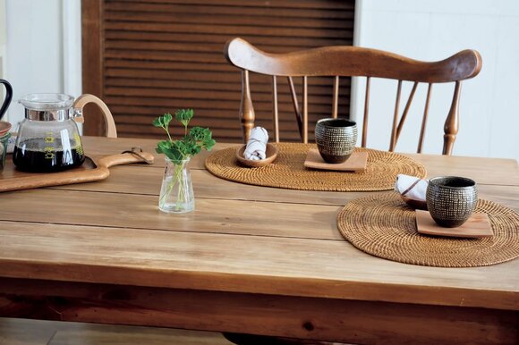 ダイニングテーブルにグリーン