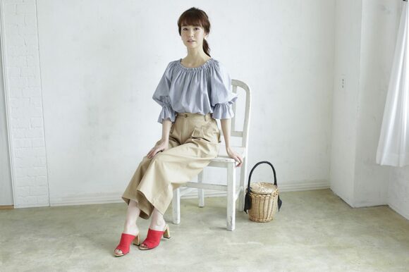 甲深ミュールはくすみ系カラーをチェック