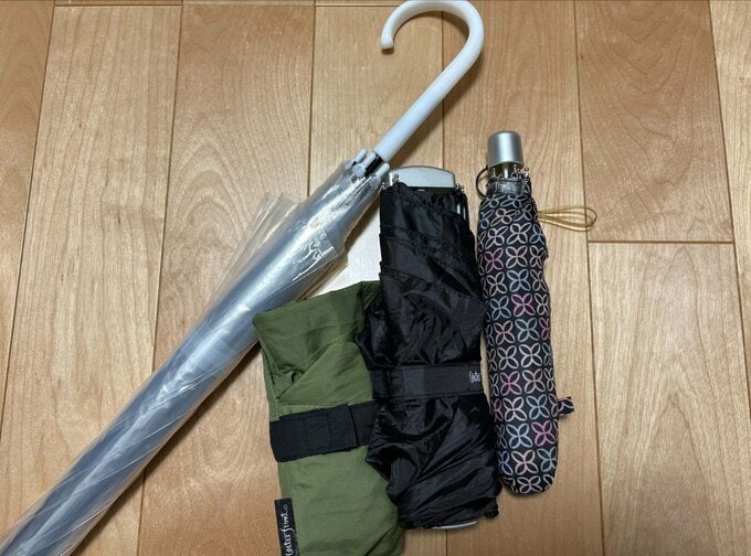 ビニール傘と折りたたみ傘