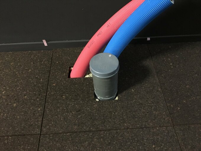 カットして施工したコルクタイル