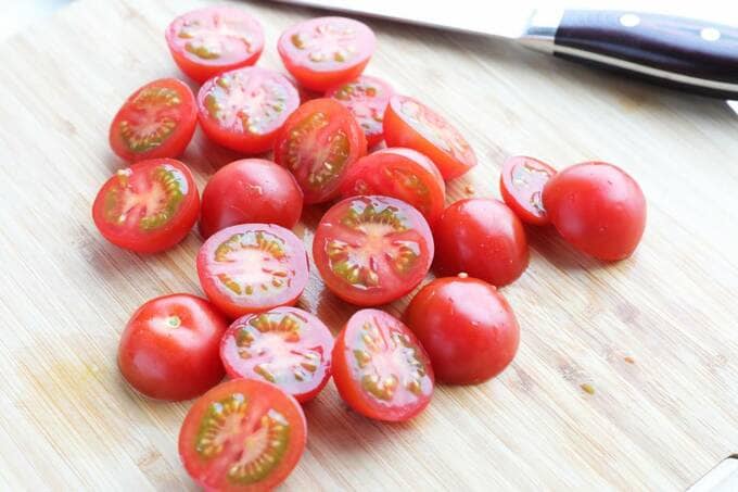 カットしたトマト