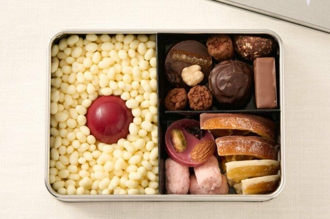 チョコのお弁当のフタを開けた様子