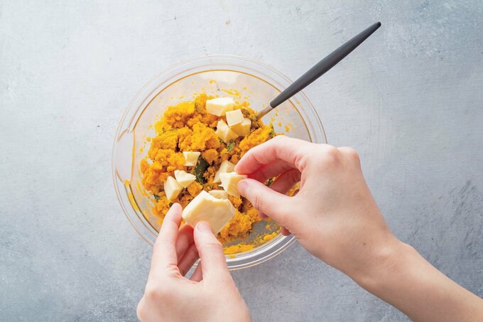 カボチャにチーズ加える