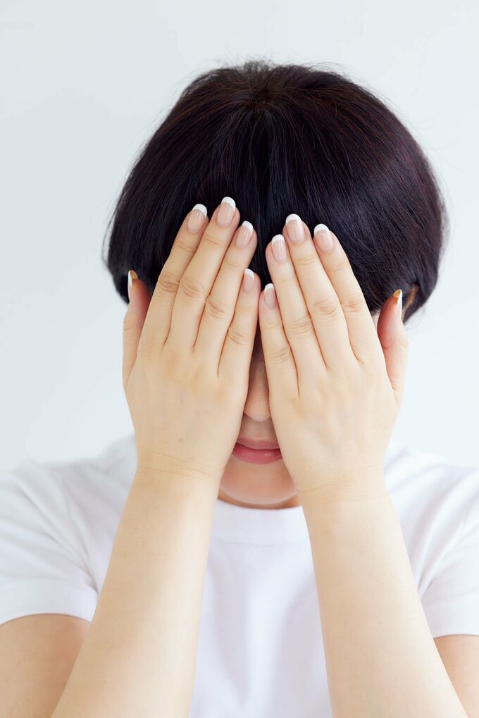 顔の中心から外側へなじませる