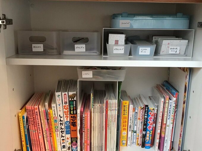 オモチャ、絵本の収納棚