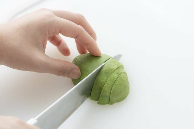 アボカドを切る