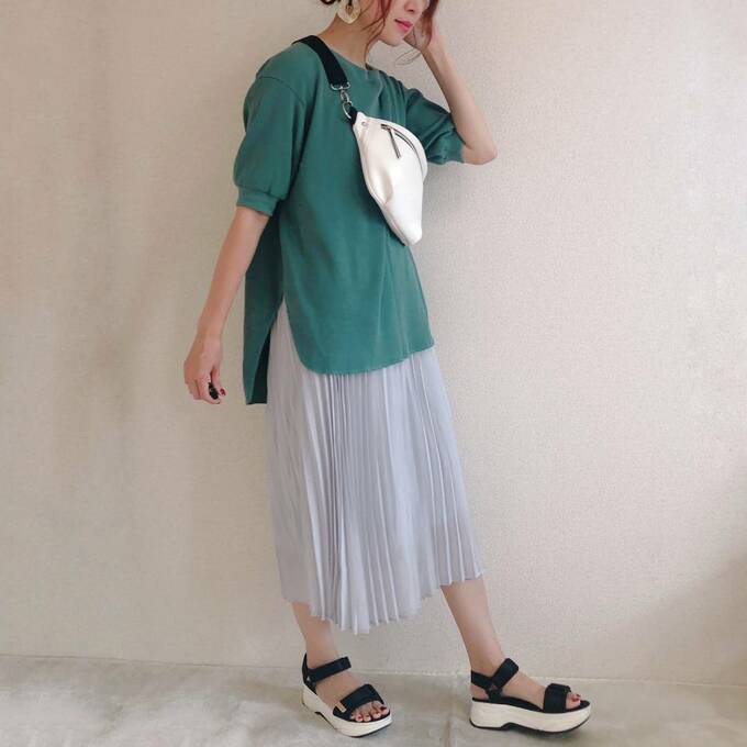 オーバーサイズTを重ねてゆるっとカジュアルコーデ