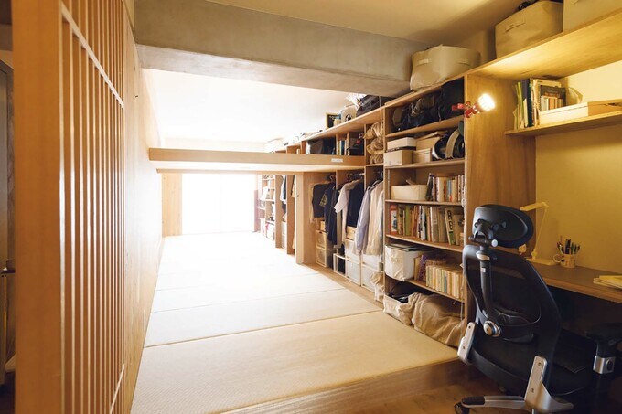 壁一面に収納を設置