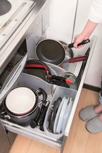 圧力鍋や鋳物鍋など重い鍋を収納