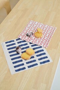 おやつの皿はペーパーナプキンで代用