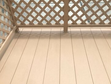 カビや汚れが気になる人工木ウッドデッキが変身！新品みたいにする方法