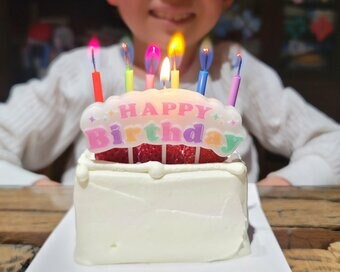 ダイソーのキャンドルがお祝いにぴったり！「炎の色がピンク」「音が鳴る」グッズも