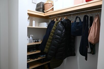 玄関横にシューズクローゼットがあると、リビングが散らからない。お出かけもスムーズに