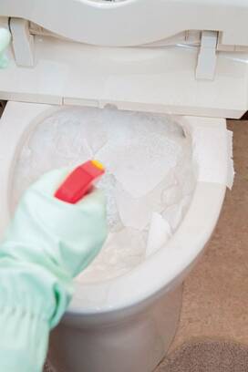 トイレがまるで新品に。「集中パック」で黒ずみよさらば