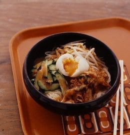 暑い日に食べたい！10分で完成！ビビンバ風ピリ辛そうめん