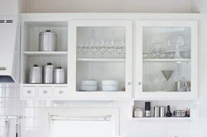 扉の枠で隠す工夫を