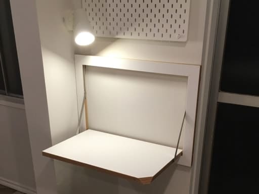 夜に照明を点灯したタナプラス