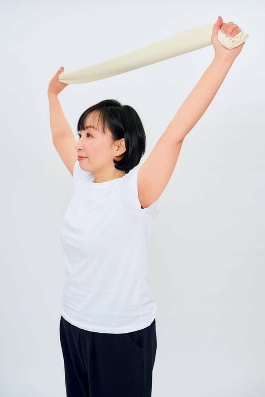 姿勢矯正エクササイズをしている人